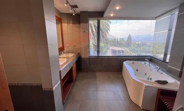 Casa de Venta en Quito, Sector de Cumbayá en MIRAVALLE 2, 4 dormitorios, 3 parqueaderos. Construcción 485m2, Terreno 783m2. Pecio: $525.000 dólares