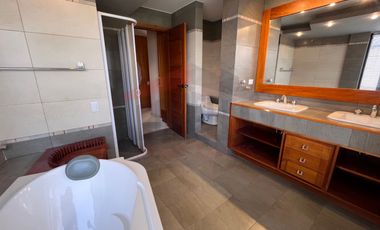 Casa de Venta en Quito, Sector de Cumbayá en MIRAVALLE 2, 4 dormitorios, 3 parqueaderos. Construcción 485m2, Terreno 783m2. Pecio: $525.000 dólares