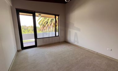 Casa de Venta en Quito, Sector de Cumbayá en MIRAVALLE 2, 4 dormitorios, 3 parqueaderos. Construcción 485m2, Terreno 783m2. Pecio: $525.000 dólares