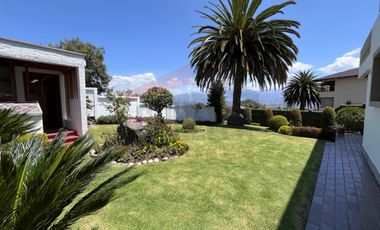 Casa de Venta en Quito, Sector de Cumbayá en MIRAVALLE 2, 4 dormitorios, 3 parqueaderos. Construcción 485m2, Terreno 783m2. Pecio: $525.000 dólares