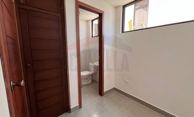 Casa de Venta en Quito, Sector de Cumbayá en MIRAVALLE 2, 4 dormitorios, 3 parqueaderos. Construcción 485m2, Terreno 783m2. Pecio: $525.000 dólares