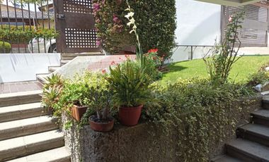 Casa de Venta en Quito, Sector de Cumbayá en MIRAVALLE 2, 4 dormitorios, 3 parqueaderos. Construcción 485m2, Terreno 783m2. Pecio: $525.000 dólares