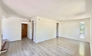 Se arrienda casa en Alameda, 4 piezas, 3 baños, 4 estacionamientos, Curicó