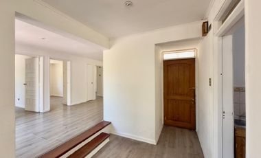 Se arrienda casa en Alameda, 4 piezas, 3 baños, 4 estacionamientos, Curicó