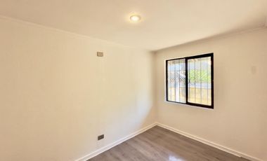 Se arrienda casa en Alameda, 4 piezas, 3 baños, 4 estacionamientos, Curicó