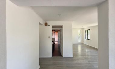 Se arrienda casa en Alameda, 4 piezas, 3 baños, 4 estacionamientos, Curicó