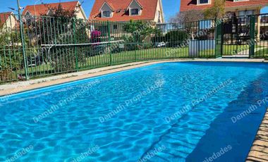 Casa de 3 piso en condominio Central