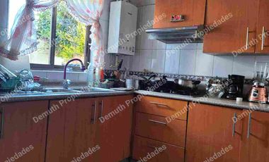 Casa de 3 piso en condominio Central