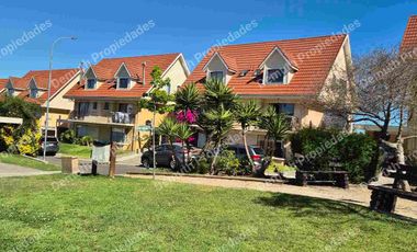 Casa de 3 piso en condominio Central