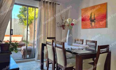 Casa de 3 piso en condominio Central