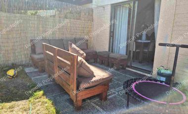 Casa de 3 piso en condominio Central