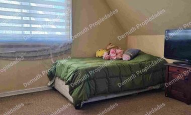 Casa de 3 piso en condominio Central