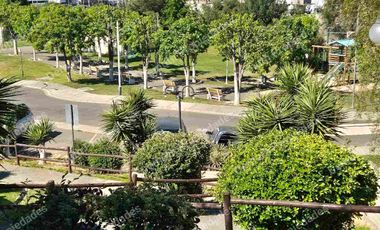 Casa de 3 piso en condominio Central