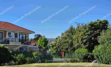 Casa de 3 piso en condominio Central