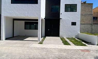 CASA EN VENTA EN METEPEC CON ROOF GARDEN