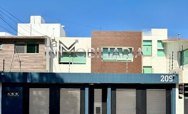 VENTA CASA ACTUALIZADA EN JARDINES DE BELLAVISTA