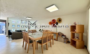 VENTA CASA ACTUALIZADA EN JARDINES DE BELLAVISTA