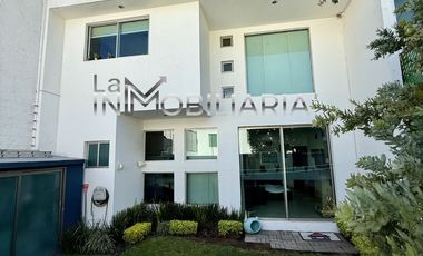 VENTA CASA ACTUALIZADA EN JARDINES DE BELLAVISTA