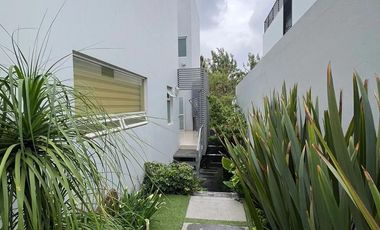 EXCLUSIVA CASA EN ALCAZAR ORIENTE