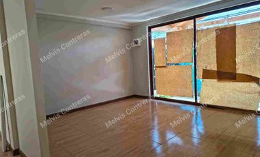 Se Vende Casa en Maipú. Alcione 1139.
✔️Características:
100. Mts2 Totales.
90 mTs2 Construidos.
3 Dormitorios.
1 Baño.
Amplio Living Comedor.
Amplia Cocina.
Conexión a Lavadora.
2 Estacionamientos Techados.
✔️Entorno:
Cercana a Locomoción.
Supermercados.
Ferias Libres.
Todo tipo de Comercios.
Cesfam.
Hospitales.
Colegios.
Jardines de Infancias.

💲Valor de Venta 115.000.000. Comisión del 2% Más IVA.
Se acepta todo medio de pago. 
MC Propiedades 
Tu aleada inmobiliaria