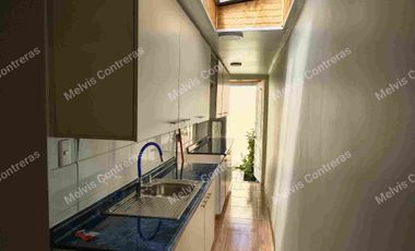 Se Vende Casa en Maipú. Alcione 1139.
✔️Características:
100. Mts2 Totales.
90 mTs2 Construidos.
3 Dormitorios.
1 Baño.
Amplio Living Comedor.
Amplia Cocina.
Conexión a Lavadora.
2 Estacionamientos Techados.
✔️Entorno:
Cercana a Locomoción.
Supermercados.
Ferias Libres.
Todo tipo de Comercios.
Cesfam.
Hospitales.
Colegios.
Jardines de Infancias.

💲Valor de Venta 115.000.000. Comisión del 2% Más IVA.
Se acepta todo medio de pago. 
MC Propiedades 
Tu aleada inmobiliaria