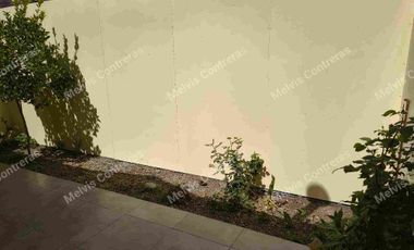 Se Vende Casa en Maipú. Alcione 1139.
✔️Características:
100. Mts2 Totales.
90 mTs2 Construidos.
3 Dormitorios.
1 Baño.
Amplio Living Comedor.
Amplia Cocina.
Conexión a Lavadora.
2 Estacionamientos Techados.
✔️Entorno:
Cercana a Locomoción.
Supermercados.
Ferias Libres.
Todo tipo de Comercios.
Cesfam.
Hospitales.
Colegios.
Jardines de Infancias.

💲Valor de Venta 115.000.000. Comisión del 2% Más IVA.
Se acepta todo medio de pago. 
MC Propiedades 
Tu aleada inmobiliaria