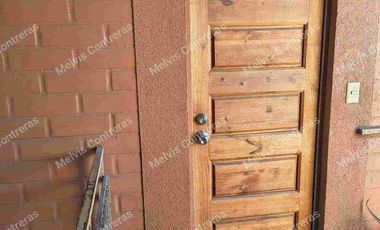 Se vende Depto en Quilicura. Estación Til-til block 0240.
✅ Características:
48mt2
Piso 3.
3 Dormitorios 
1 Baño
Living/Comedor
Área de lavado aparte
Con estacionamiento.
✅ Entorno:
Cercano al Metro Quilicura.
A 2 minutos de la Locomoción.
Comercios
Ferias Libres
Supermercados.
Colegios.
Cesfam
Hospitales.

💲Valor de Venta 70.000.000 Negociable.
Comisión del 2% más Iva.
Se acepta todo medio de pago.

MCPROPIEDADES 
Tu aleada inmobiliaria