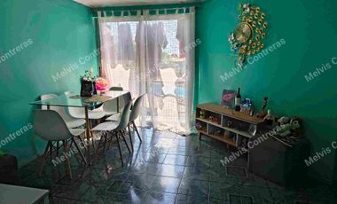 Se vende Depto en Quilicura. Estación Til-til block 0240.
✅ Características:
48mt2
Piso 3.
3 Dormitorios 
1 Baño
Living/Comedor
Área de lavado aparte
Con estacionamiento.
✅ Entorno:
Cercano al Metro Quilicura.
A 2 minutos de la Locomoción.
Comercios
Ferias Libres
Supermercados.
Colegios.
Cesfam
Hospitales.

💲Valor de Venta 70.000.000 Negociable.
Comisión del 2% más Iva.
Se acepta todo medio de pago.

MCPROPIEDADES 
Tu aleada inmobiliaria