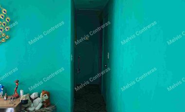 Se vende Depto en Quilicura. Estación Til-til block 0240.
✅ Características:
48mt2
Piso 3.
3 Dormitorios 
1 Baño
Living/Comedor
Área de lavado aparte
Con estacionamiento.
✅ Entorno:
Cercano al Metro Quilicura.
A 2 minutos de la Locomoción.
Comercios
Ferias Libres
Supermercados.
Colegios.
Cesfam
Hospitales.

💲Valor de Venta 70.000.000 Negociable.
Comisión del 2% más Iva.
Se acepta todo medio de pago.

MCPROPIEDADES 
Tu aleada inmobiliaria