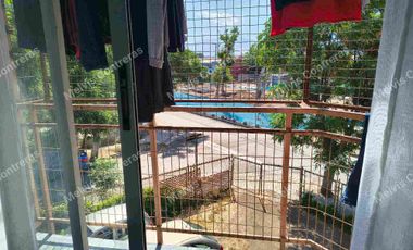 Se vende Depto en Quilicura. Estación Til-til block 0240.
✅ Características:
48mt2
Piso 3.
3 Dormitorios 
1 Baño
Living/Comedor
Área de lavado aparte
Con estacionamiento.
✅ Entorno:
Cercano al Metro Quilicura.
A 2 minutos de la Locomoción.
Comercios
Ferias Libres
Supermercados.
Colegios.
Cesfam
Hospitales.

💲Valor de Venta 70.000.000 Negociable.
Comisión del 2% más Iva.
Se acepta todo medio de pago.

MCPROPIEDADES 
Tu aleada inmobiliaria