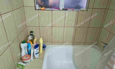 Se vende Depto en Quilicura. Estación Til-til block 0240.
✅ Características:
48mt2
Piso 3.
3 Dormitorios 
1 Baño
Living/Comedor
Área de lavado aparte
Con estacionamiento.
✅ Entorno:
Cercano al Metro Quilicura.
A 2 minutos de la Locomoción.
Comercios
Ferias Libres
Supermercados.
Colegios.
Cesfam
Hospitales.

💲Valor de Venta 70.000.000 Negociable.
Comisión del 2% más Iva.
Se acepta todo medio de pago.

MCPROPIEDADES 
Tu aleada inmobiliaria