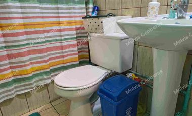 Se vende Depto en Quilicura. Estación Til-til block 0240.
✅ Características:
48mt2
Piso 3.
3 Dormitorios 
1 Baño
Living/Comedor
Área de lavado aparte
Con estacionamiento.
✅ Entorno:
Cercano al Metro Quilicura.
A 2 minutos de la Locomoción.
Comercios
Ferias Libres
Supermercados.
Colegios.
Cesfam
Hospitales.

💲Valor de Venta 70.000.000 Negociable.
Comisión del 2% más Iva.
Se acepta todo medio de pago.

MCPROPIEDADES 
Tu aleada inmobiliaria