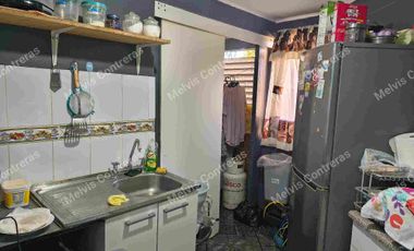 Se vende Depto en Quilicura. Estación Til-til block 0240.
✅ Características:
48mt2
Piso 3.
3 Dormitorios 
1 Baño
Living/Comedor
Área de lavado aparte
Con estacionamiento.
✅ Entorno:
Cercano al Metro Quilicura.
A 2 minutos de la Locomoción.
Comercios
Ferias Libres
Supermercados.
Colegios.
Cesfam
Hospitales.

💲Valor de Venta 70.000.000 Negociable.
Comisión del 2% más Iva.
Se acepta todo medio de pago.

MCPROPIEDADES 
Tu aleada inmobiliaria