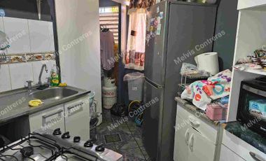 Se vende Depto en Quilicura. Estación Til-til block 0240.
✅ Características:
48mt2
Piso 3.
3 Dormitorios 
1 Baño
Living/Comedor
Área de lavado aparte
Con estacionamiento.
✅ Entorno:
Cercano al Metro Quilicura.
A 2 minutos de la Locomoción.
Comercios
Ferias Libres
Supermercados.
Colegios.
Cesfam
Hospitales.

💲Valor de Venta 70.000.000 Negociable.
Comisión del 2% más Iva.
Se acepta todo medio de pago.

MCPROPIEDADES 
Tu aleada inmobiliaria