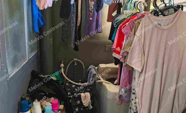 Se vende Depto en Quilicura. Estación Til-til block 0240.
✅ Características:
48mt2
Piso 3.
3 Dormitorios 
1 Baño
Living/Comedor
Área de lavado aparte
Con estacionamiento.
✅ Entorno:
Cercano al Metro Quilicura.
A 2 minutos de la Locomoción.
Comercios
Ferias Libres
Supermercados.
Colegios.
Cesfam
Hospitales.

💲Valor de Venta 70.000.000 Negociable.
Comisión del 2% más Iva.
Se acepta todo medio de pago.

MCPROPIEDADES 
Tu aleada inmobiliaria