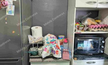 Se vende Depto en Quilicura. Estación Til-til block 0240.
✅ Características:
48mt2
Piso 3.
3 Dormitorios 
1 Baño
Living/Comedor
Área de lavado aparte
Con estacionamiento.
✅ Entorno:
Cercano al Metro Quilicura.
A 2 minutos de la Locomoción.
Comercios
Ferias Libres
Supermercados.
Colegios.
Cesfam
Hospitales.

💲Valor de Venta 70.000.000 Negociable.
Comisión del 2% más Iva.
Se acepta todo medio de pago.

MCPROPIEDADES 
Tu aleada inmobiliaria