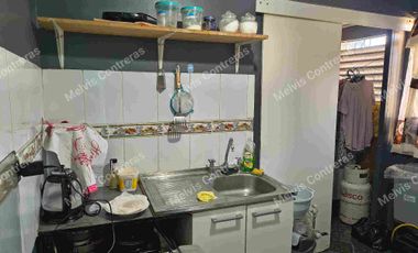 Se vende Depto en Quilicura. Estación Til-til block 0240.
✅ Características:
48mt2
Piso 3.
3 Dormitorios 
1 Baño
Living/Comedor
Área de lavado aparte
Con estacionamiento.
✅ Entorno:
Cercano al Metro Quilicura.
A 2 minutos de la Locomoción.
Comercios
Ferias Libres
Supermercados.
Colegios.
Cesfam
Hospitales.

💲Valor de Venta 70.000.000 Negociable.
Comisión del 2% más Iva.
Se acepta todo medio de pago.

MCPROPIEDADES 
Tu aleada inmobiliaria