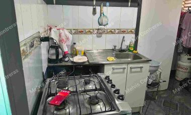 Se vende Depto en Quilicura. Estación Til-til block 0240.
✅ Características:
48mt2
Piso 3.
3 Dormitorios 
1 Baño
Living/Comedor
Área de lavado aparte
Con estacionamiento.
✅ Entorno:
Cercano al Metro Quilicura.
A 2 minutos de la Locomoción.
Comercios
Ferias Libres
Supermercados.
Colegios.
Cesfam
Hospitales.

💲Valor de Venta 70.000.000 Negociable.
Comisión del 2% más Iva.
Se acepta todo medio de pago.

MCPROPIEDADES 
Tu aleada inmobiliaria