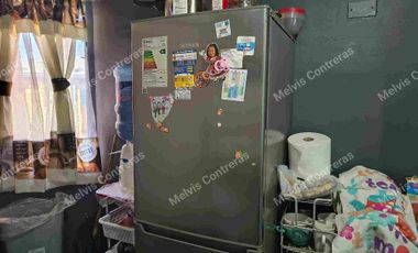 Se vende Depto en Quilicura. Estación Til-til block 0240.
✅ Características:
48mt2
Piso 3.
3 Dormitorios 
1 Baño
Living/Comedor
Área de lavado aparte
Con estacionamiento.
✅ Entorno:
Cercano al Metro Quilicura.
A 2 minutos de la Locomoción.
Comercios
Ferias Libres
Supermercados.
Colegios.
Cesfam
Hospitales.

💲Valor de Venta 70.000.000 Negociable.
Comisión del 2% más Iva.
Se acepta todo medio de pago.

MCPROPIEDADES 
Tu aleada inmobiliaria