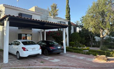 Linda casa en Jardines del Lago en VENTA