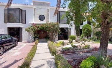 Linda casa en Jardines del Lago en VENTA