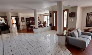 Linda casa en Jardines del Lago en VENTA
