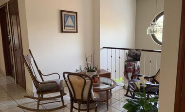 Linda casa en Jardines del Lago en VENTA