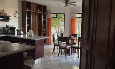 Linda casa en Jardines del Lago en VENTA