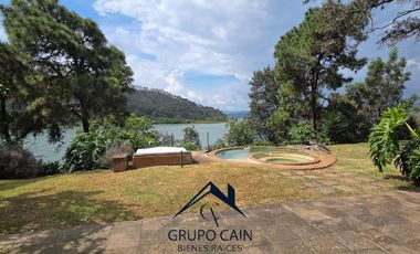 CASA EN RENTA CON ACCESO DIRECTO AL LAGO