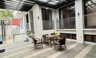 5 BEDROOMS FOR LEASE IN URDANETA VILLAGE