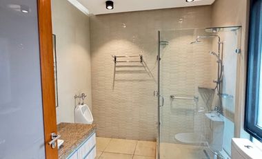 5 BEDROOMS FOR LEASE IN URDANETA VILLAGE