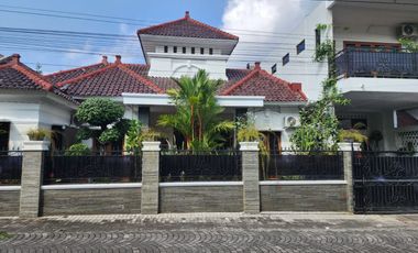RUMAH MEWAH DALAM PERUM DI MAGUWOHARJO DEPOK