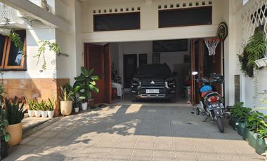 RUMAH MEWAH DALAM PERUM DI MAGUWOHARJO DEPOK