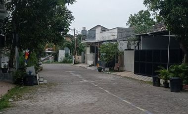 DISEWAKAN Rumah Siap Huni !! Perumahan Western village BENOWO, SBY Barat